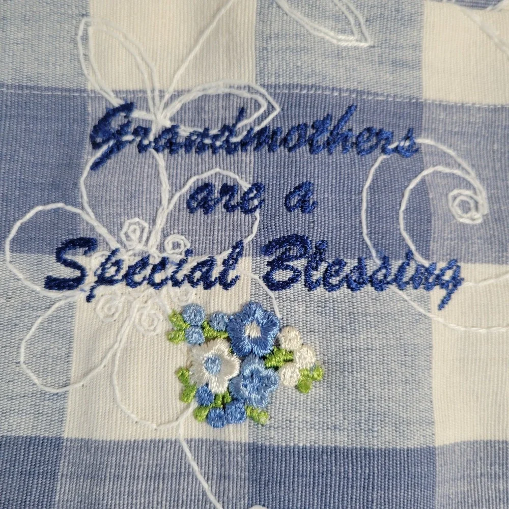 Full Apron Floral Embroidered Grandmother Blessing Pockets One Size 1865